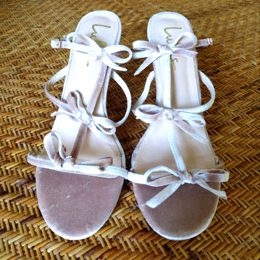Lulus Elegant Women's Beige Bow Velvet Heels - Picture 4 of 8